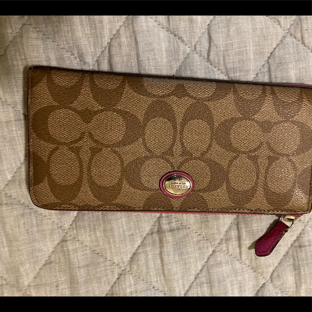 Coach Accordian Zip Around Wallet - Looks like new. Rarely used.